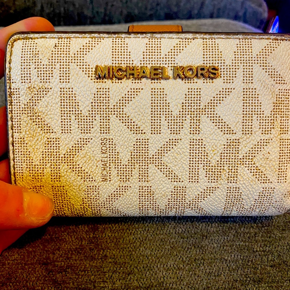 MK small fold wallet with zipper